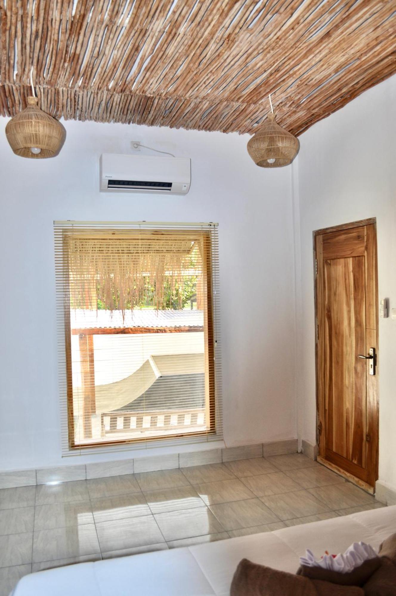 Ripbowl Guest House Selong Belanak Extérieur photo